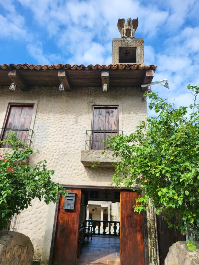 Hostal Casa De Las Gargolas Amapala Esterno foto