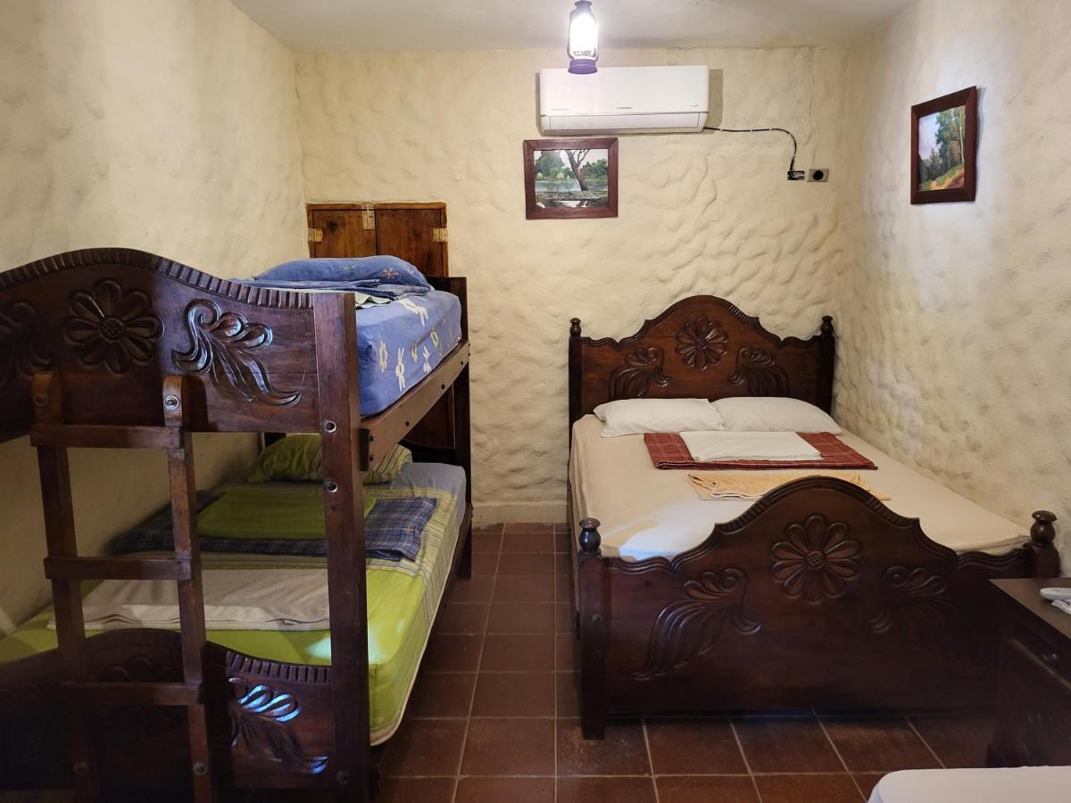 Hostal Casa De Las Gargolas Amapala Esterno foto